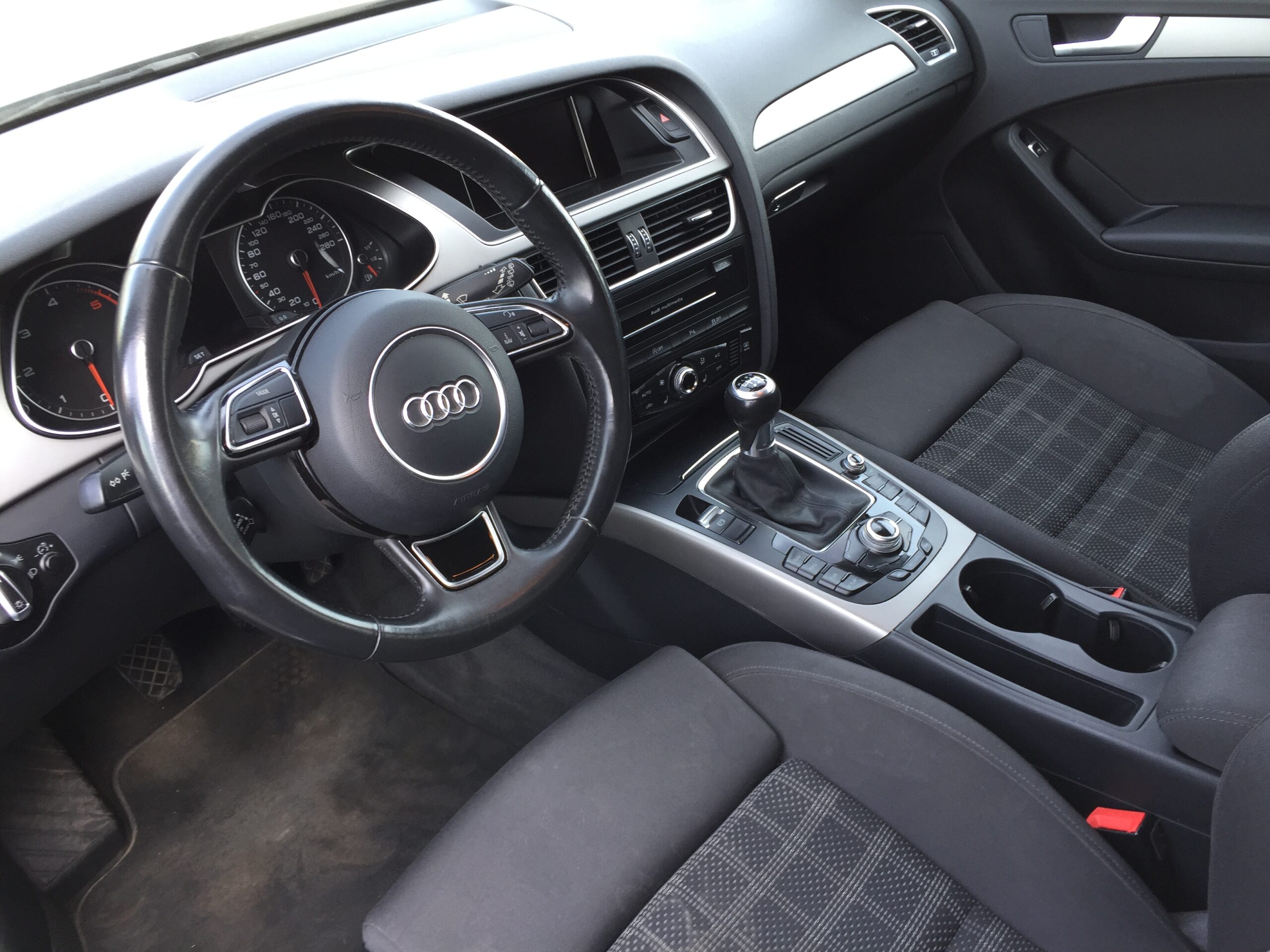 Audi A4 Avant 2.0 TDI full